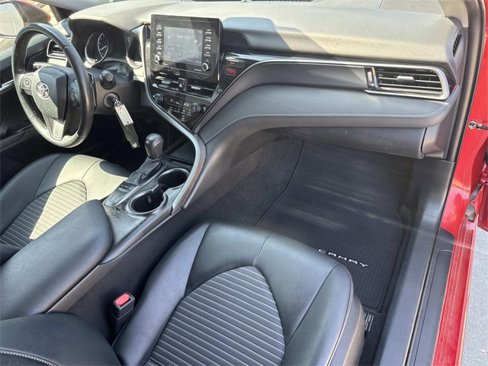 Used 2022 Toyota Camry SE image 8