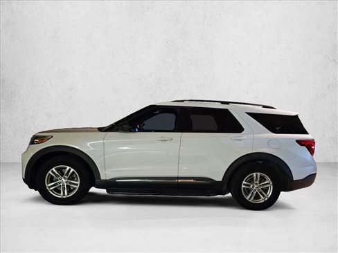Used 2020 Ford Explorer XLT w/ Equipment Group 202A image 7