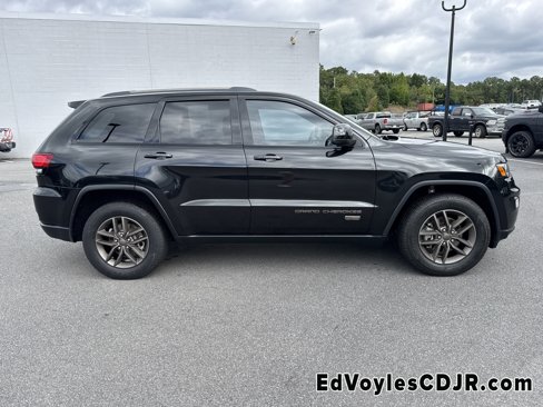 Used 2016 Jeep Grand Cherokee Laredo 75th Anniversary image 9