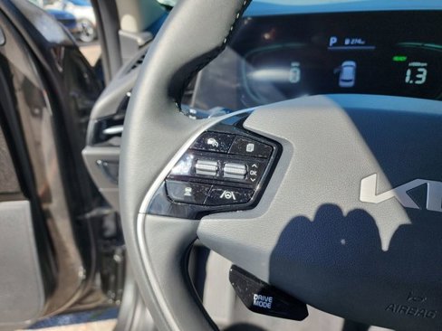 Used 2023 Kia Niro EX image 23