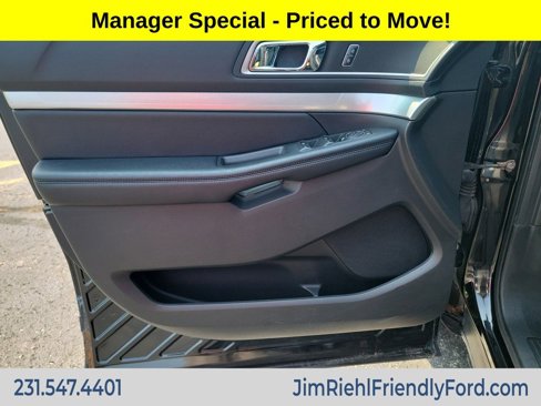 Used 2017 Ford Explorer XLT w/ Equipment Group 202A image 8