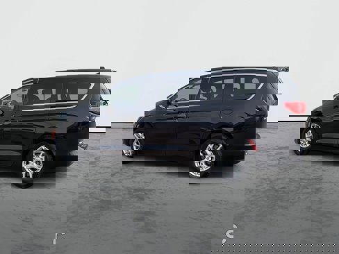 Used 2022 Chrysler Voyager LX image 6