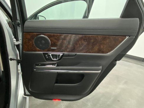 Used 2017 Jaguar XJ R-Sport image 46