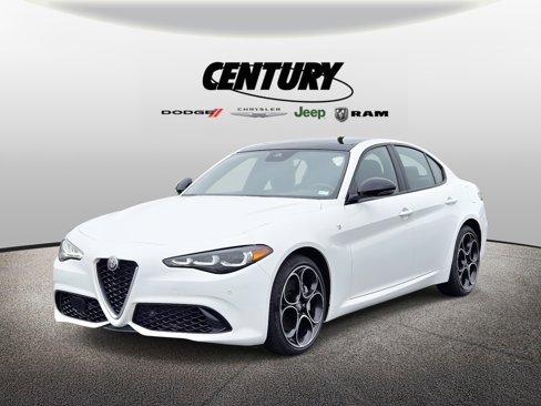 Used 2024 Alfa Romeo Giulia Ti image 8