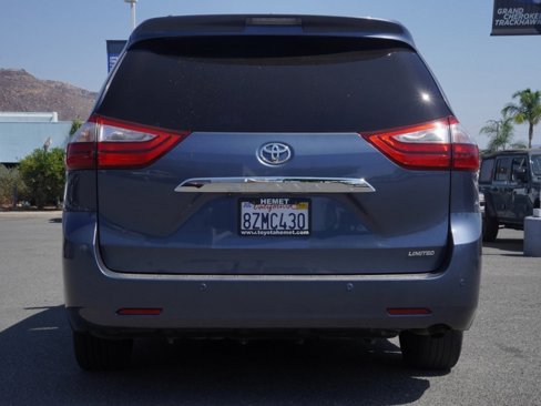 Used 2017 Toyota Sienna Limited Premium image 5