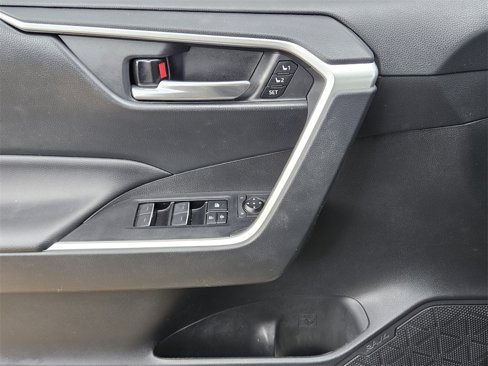 Used 2023 Toyota RAV4 XLE Premium image 30