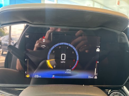 New 2025 Chevrolet Trax RS w/ Sunroof Package image 12