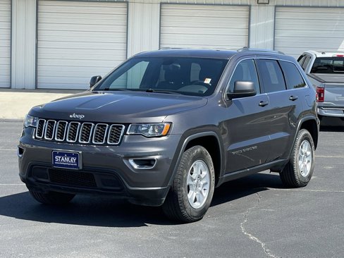 Used 2017 Jeep Grand Cherokee Laredo w/ Quick Order Package 2BE image 3