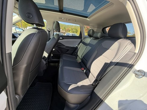 Certified 2022 Volkswagen Taos SE image 21