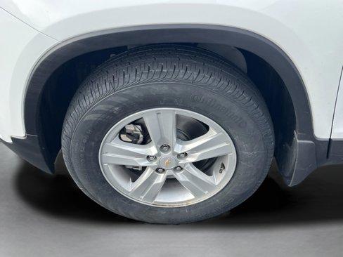 Used 2022 Chevrolet Trax LS w/ Tint and Cruise Package image 13