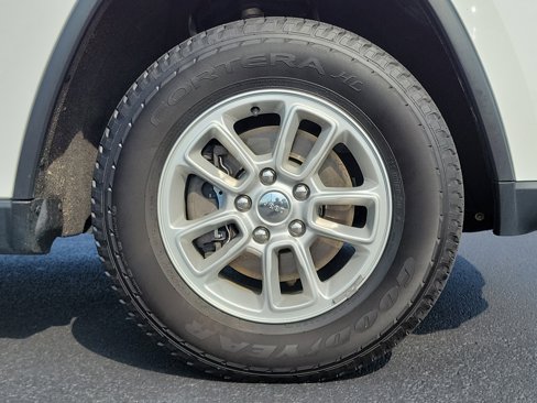 Used 2018 Jeep Grand Cherokee Laredo image 5