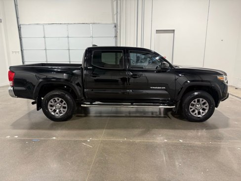 Used 2016 Toyota Tacoma SR5 image 4