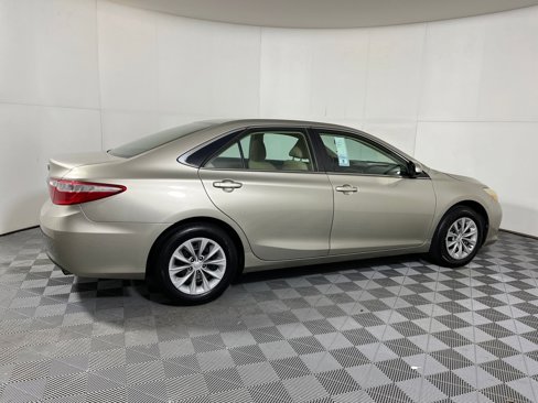 Used 2015 Toyota Camry LE image 6