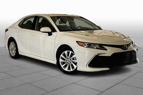 Used 2023 Toyota Camry LE image 2