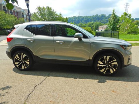 Used 2025 Volvo XC40 B5 Plus image 10