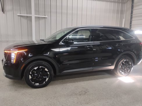 Used 2024 Kia Sorento S image 2