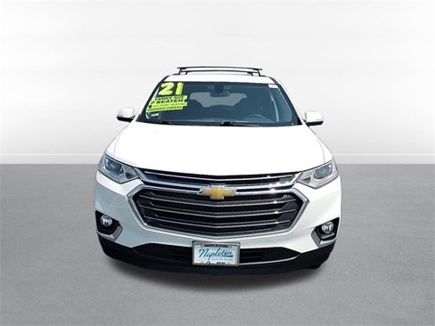 Used 2021 Chevrolet Traverse LT image 2