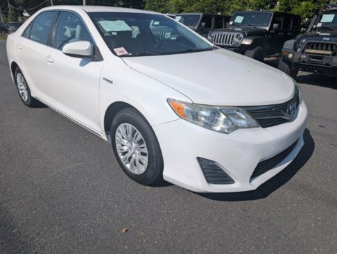 Used 2013 Toyota Camry LE image 1