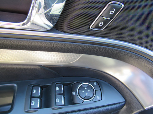 Used 2018 Ford Explorer XLT w/ Equipment Group 201A image 9
