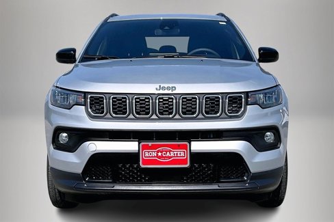 Used 2024 Jeep Compass Latitude image 2