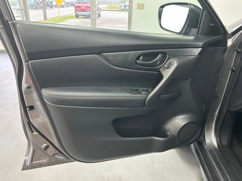 Used 2019 Nissan Rogue S image 13