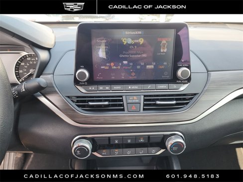 Used 2024 Nissan Altima 2.5 SV image 3