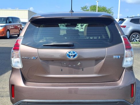 Used 2017 Toyota Prius V Five image 27
