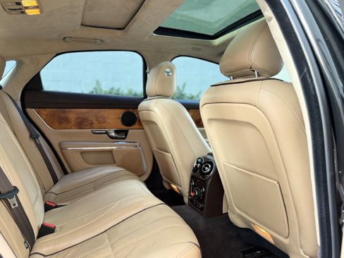Used 2011 Jaguar XJ image 19