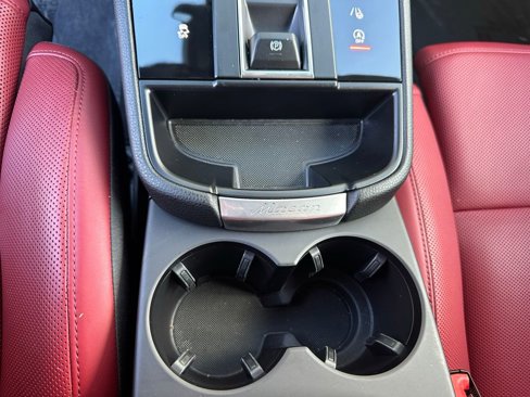 Used 2024 Porsche Macan image 19