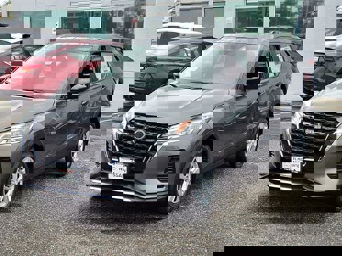 New 2025 Nissan Kicks Play S image 3