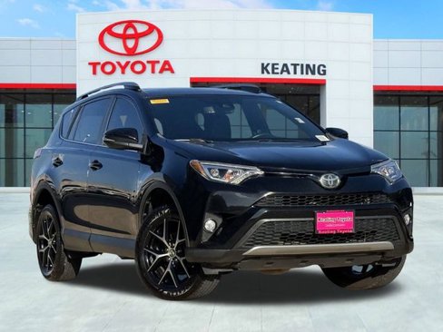 Used 2018 Toyota RAV4 SE image 1