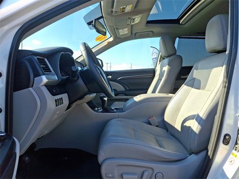 Used 2016 Toyota Highlander Limited image 14