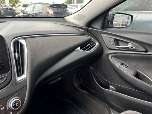 Used 2020 Chevrolet Malibu LT image 18