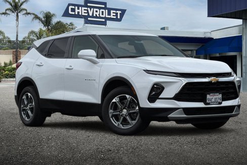 Used 2023 Chevrolet Blazer LT image 2