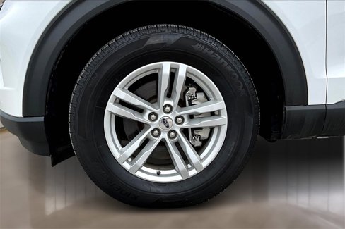 Used 2022 Ford Explorer XLT w/ Equipment Group 202A image 8