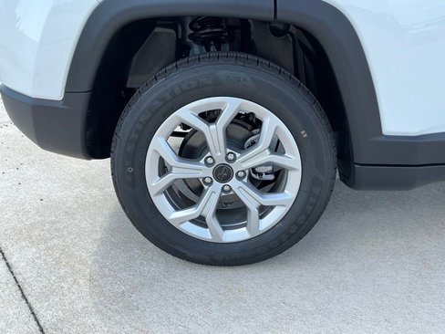 New 2025 Jeep Compass Latitude image 12