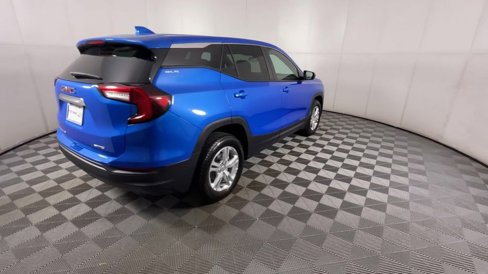Used 2024 GMC Terrain SLE image 8
