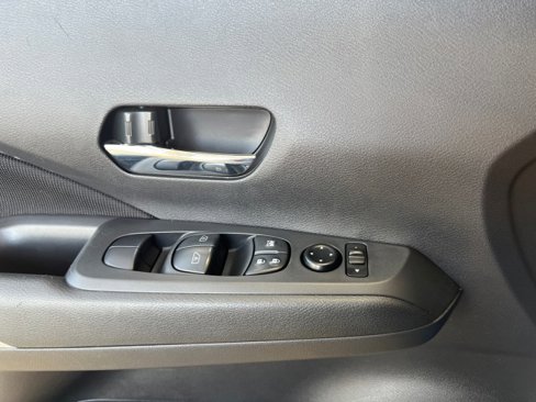 Used 2023 Nissan Kicks SV image 28