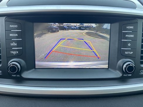Used 2019 Kia Sorento L image 11
