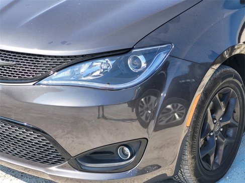 Used 2018 Chrysler Pacifica Limited w/ S Appearance Package image 4