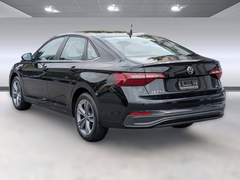 Used 2024 Volkswagen Jetta SE image 3