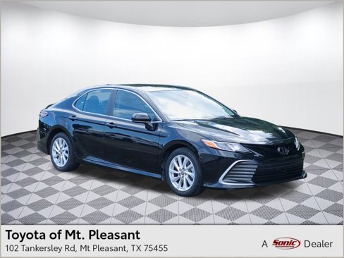 Used 2023 Toyota Camry LE image 1