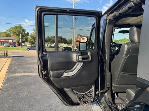 Used 2012 Jeep Wrangler Unlimited Sahara w/ Connectivity Group image 18