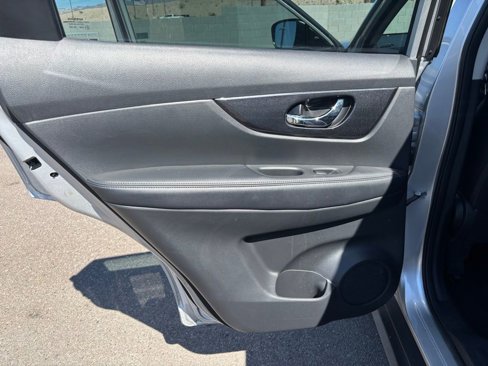 Used 2018 Nissan Rogue S image 32