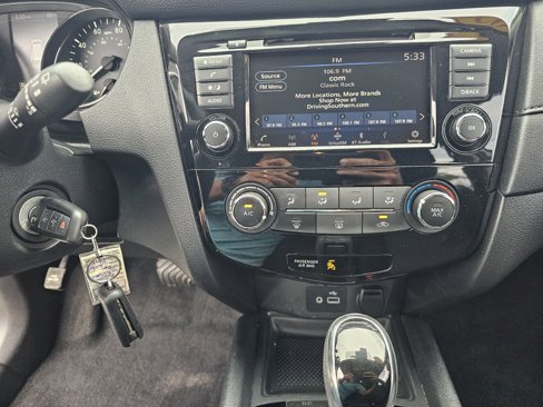 Used 2020 Nissan Rogue S image 16
