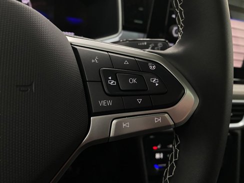 New 2025 Volkswagen Taos SE image 20