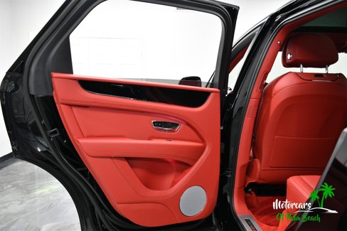 Used 2022 Bentley Bentayga image 40
