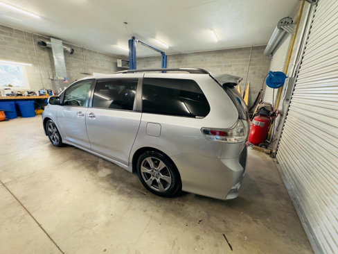Used 2018 Toyota Sienna SE image 8