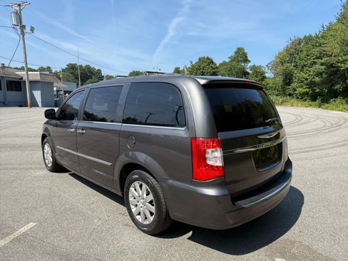 Used 2015 Chrysler Town & Country Touring w/ Driver Convenience Group image 6
