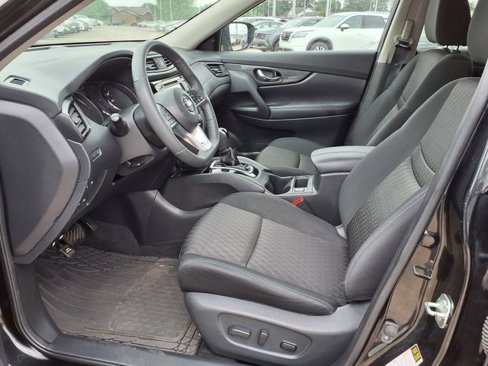 Used 2017 Nissan Rogue SV image 4